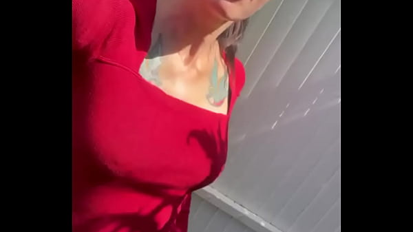 Nonton J&lsquo;attends Mes Invit&eacute;s... Pour Un Bon Barbecue C&rsquo;est La Tenue Adapt&eacute;e? thumbnail