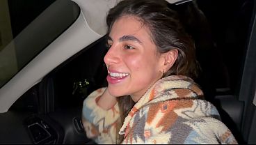 Me da una BUENA MAMADA EN EL CARRO