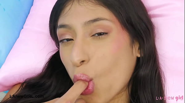 Teen_brunettemodel accentuates her lovely silhouette