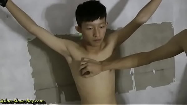 Play MP4 - 直男小鲜肉们被绑起来抽打