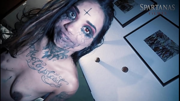 Play MP4 - Desejos de Halloween da Anfitri&atilde; da Casa Mal Assombrada &lpar;Bastidores&rpar;