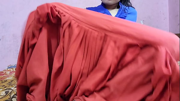 Play MP4 - देसी भाभी के ऊपर अपना पानी गिरा कर भाभी को मज्जा दिया