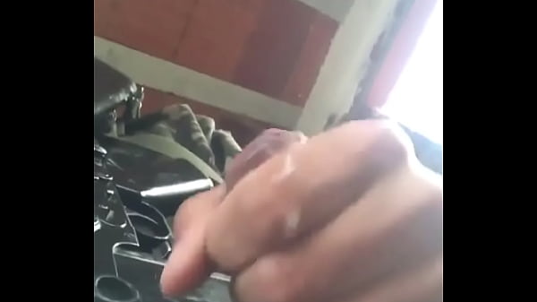 Play MP4 - Militar safado gozando