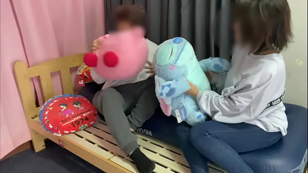 Play MP4 - 同棲部屋作る為に彼女とベットを設置していたらお互いにシたくなってその場でキスした後に、、