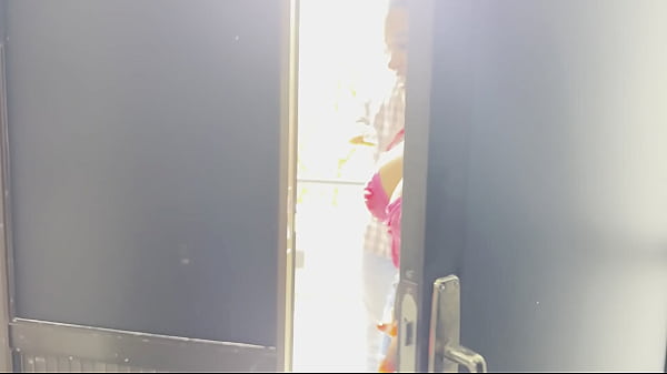 Nonton Follada Y Squirt Al Inocente Ingeniero Que Contrate thumbnail