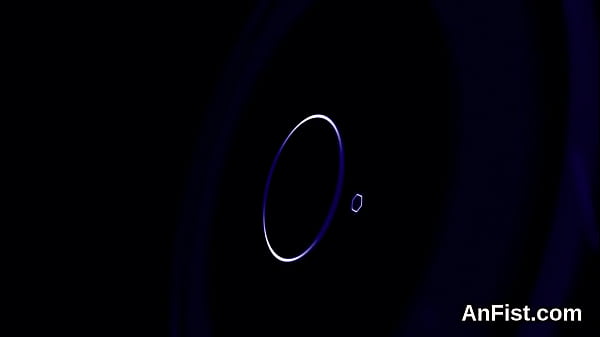 Nonton Lesbo Chick Gets Her Bald Slit And Anal Fist Fucked thumbnail