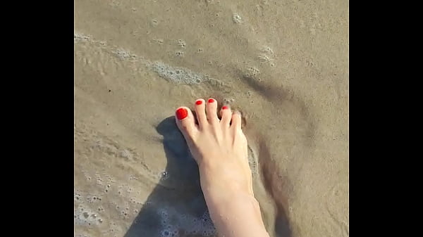 Beach sun and divine feet 