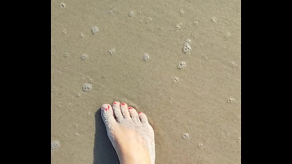 Nonton Beach, Sun And Divine Feet thumbnail