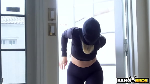 Play MP4 - Horny Thief Gets Fucked