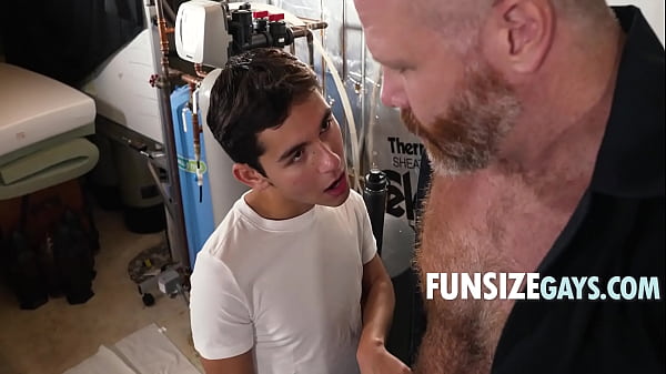 Play MP4 - Twink Meets Handyman In Basement And Gets Handsy
