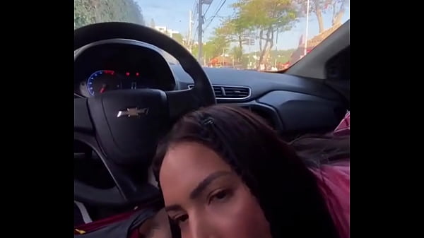 Play MP4 - Kriok - Novinha foi pega fazendo boquete no carro a luz do dia