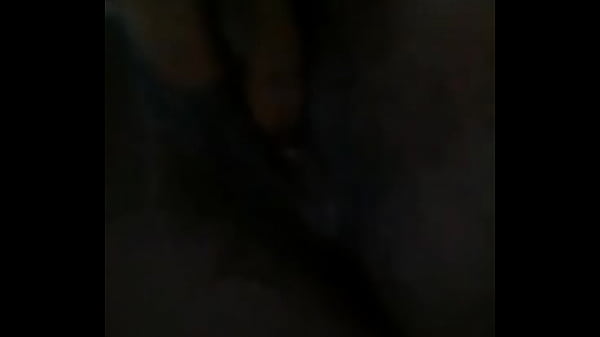 morena masturbandose pide por su novio adoni