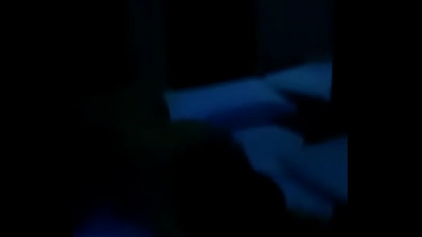 Play MP4 - Novinho comendo esposa e filmando a ido do marido - parte 1