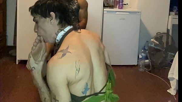 Play MP4 - CADELINHA SUBMISSA SABOREANDO OS PES DO DONO