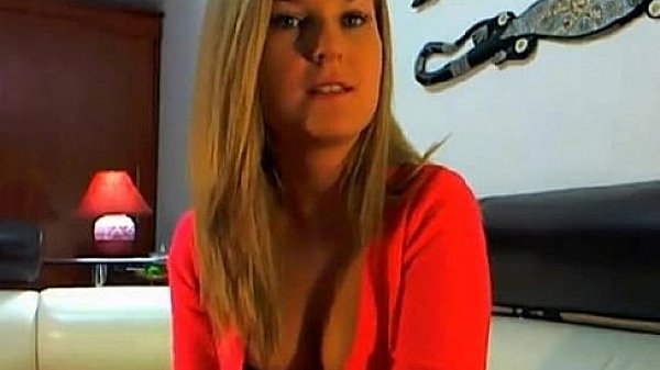 Nonton Cute Blonde Toying Her Tight Cunt thumbnail