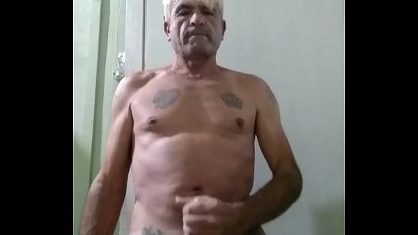 Batendo Uma Bela Punheta thumbnail