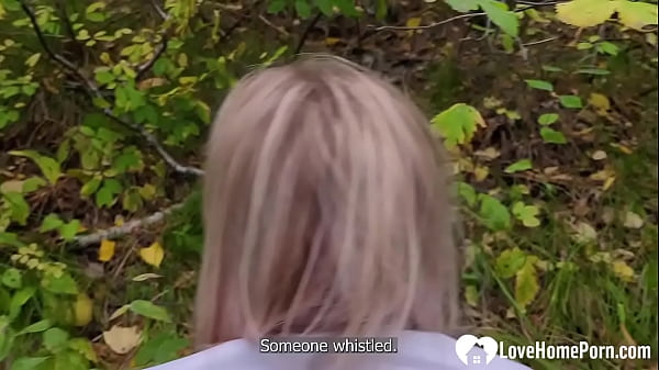 Play MP4 - Sexy babe gets dicked in the woods