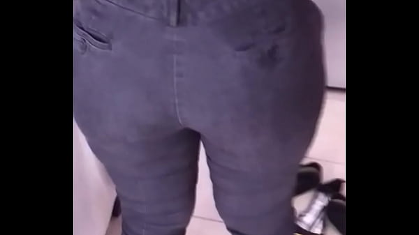 Nonton Big Booty thumbnail