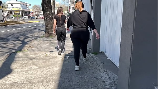 culona en mallastransparentes marcando_tanga