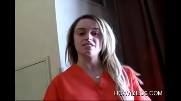 Play MP4 - Escaped Prisoner Gives Blowjob in Handcuffs