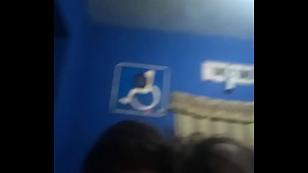 Le dije a mi marido que iba a casa de un amigo y vine con su mejor amigo. 