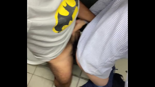 O Funcion&aacute;rio Do Escrit&oacute;rio N&atilde;o Tem Escolha A N&atilde;o Ser, D&aacute; O Cuzinho Para O Novo Funcion&aacute;rio Contratado, Que J&aacute; Conhecia Sua Vida Antes Da Empresa. thumbnail