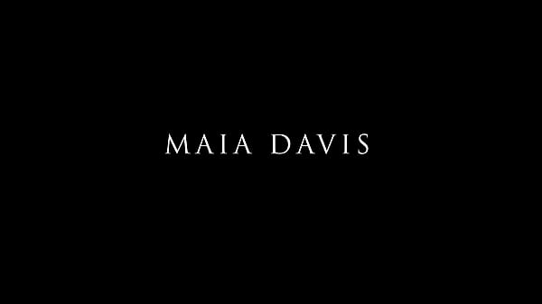 Nonton Tattooed Blonde Maia Davis And Her Boyfriend Shoot Their Own Sex Tape thumbnail