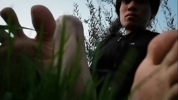 Boy foot fetish, sexy twink on grass, no sock, no shoe, the lad shows his soles 
