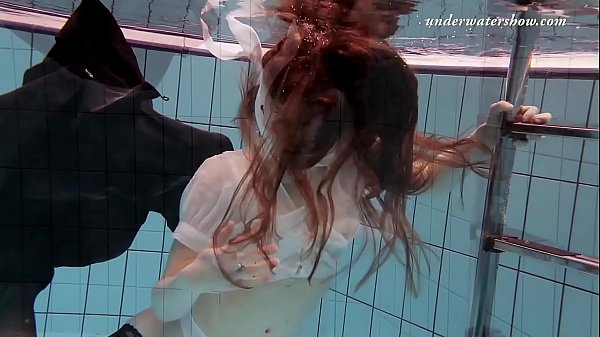 Play MP4 - Salaka Ribkina teenie naked in the pool