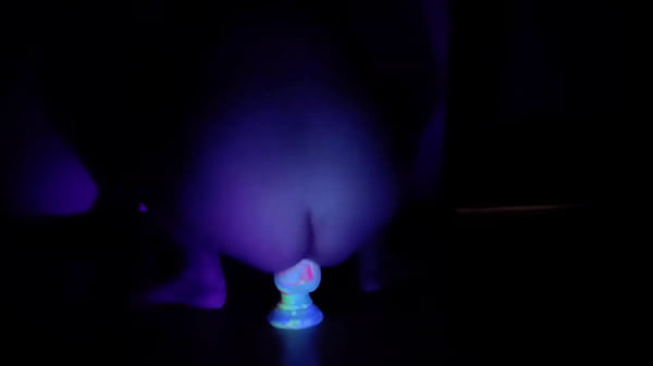 Play MP4 - GoldenChibre - Another video this UV dildo