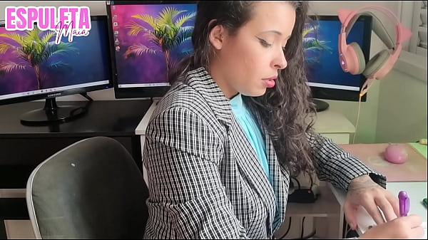 Punheta guiada joi espuleta maia chefe safada chamando pra uma reuniao particular na sala dela 