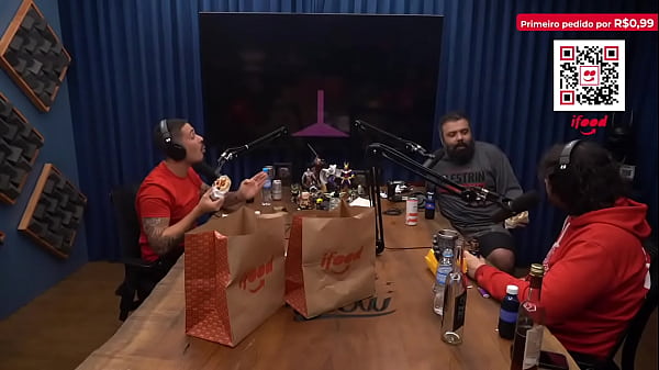 Carlinhos maia flow podcast #390 carlinhos maia &eacute; um humorista nordestino que segundo ele as senhorinha adoram 