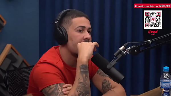 Carlinhos maia flow podcast #390 carlinhos maia &eacute; um humorista nordestino que segundo ele as senhorinha adoram 