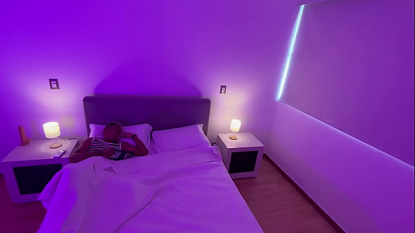 Stepmom shares bedand gets anal sex BEhind the scenes