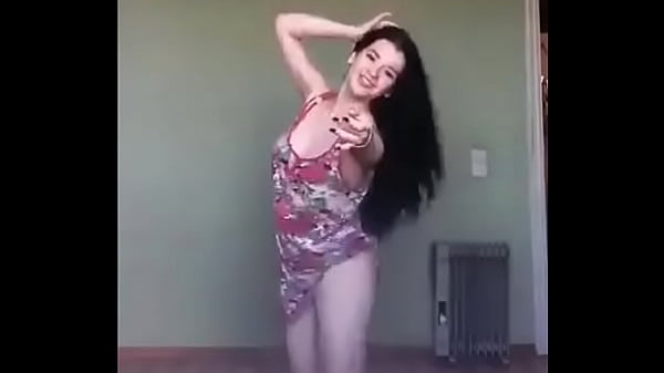 Horny virgin girl dancing just check her ass moves 