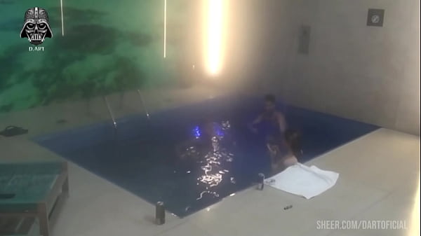 Play MP4 - Threesome with friends in the motel pool Part 2