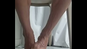 Chupa meus pé_s amor, mais me fala você_ chuparia sim ou nã_o?