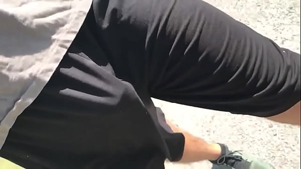 Play MP4 - a passeiar o cao e elas olham