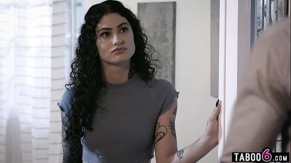 Play MP4 - friend found emo teen Lydia Black on an site and confronted her