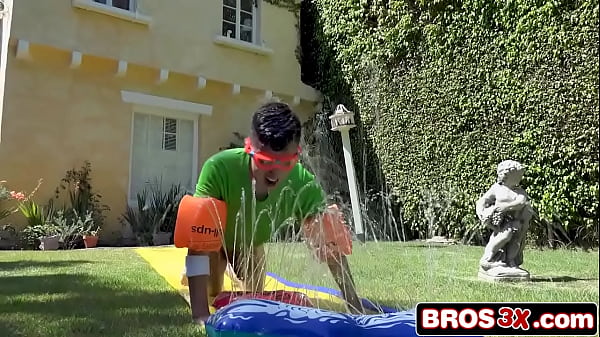 Nonton Backyard Bang With A Red-haired Milf On A Slippery Slide thumbnail