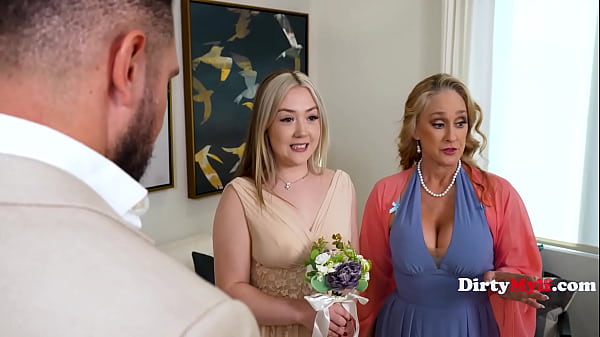 Eva nyx feels closer to her folks after having a threesome with them in the past