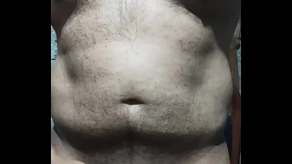Hombre gozando solo