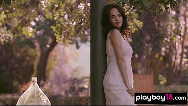 Nonton Adorable Busty Amateur Hottie Posing Naked For Playboy thumbnail