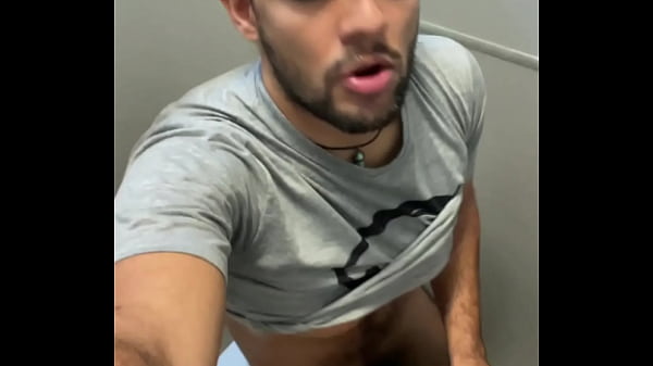 Foda No Banheiro Publico, Um Entra E Sai Do Box , Machos Saciados - 01 thumbnail