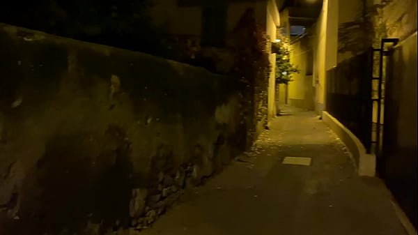 Play MP4 - Dans une ruelle de Nice&comma; Il me prend et me rempli ma chatte&comma; apr&egrave;s le cinema &excl;