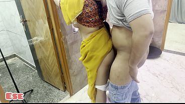 Alisha Aayi Kaam Dhundne Aur Malik Ne Chudai Kardi..