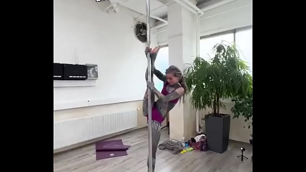 Should i make more videos where i use my split for pole dance
