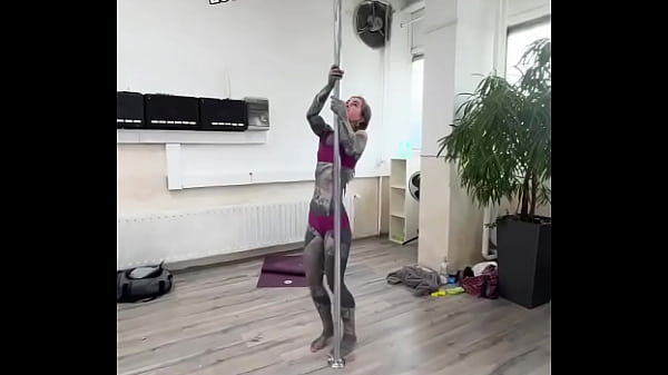 Nonton Should I Make More Videos Where I Use My Split For Pole Dance ? thumbnail