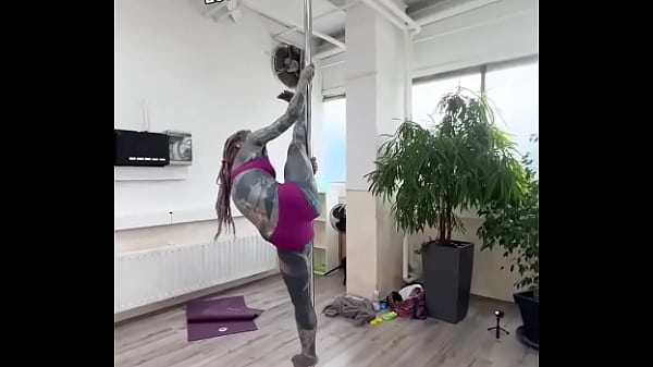 Should i make more videos where i use my split for pole dance