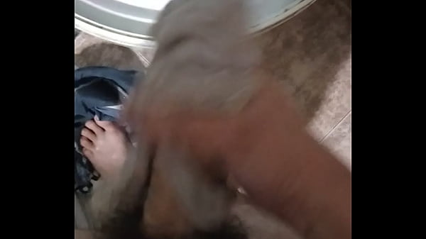 Toc&aacute;ndome mientras me ba&ntilde;o